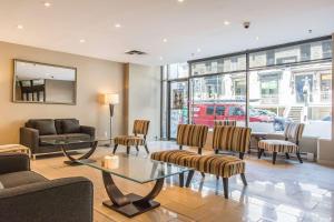 Posezení v ubytování Comfort Suites Downtown
