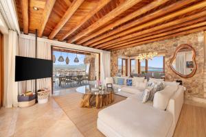 TV a/nebo společenská místnost v ubytování Waldorf Astoria Los Cabos Pedregal