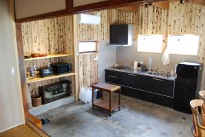 一軒宿 百々 private house rental doudouにあるキッチンまたは簡易キッチン