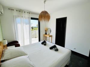 Posteľ alebo postele v izbe v ubytovaní Villa Livia Porticcio piscine 500m plage