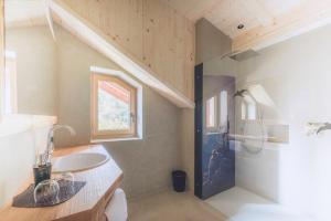 Koupelna v ubytování Naturhotel Sonnenhof