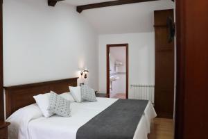 Posteľ alebo postele v izbe v ubytovaní Hotel Pazos Alba