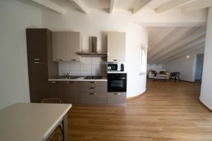 A kitchen or kitchenette at San Martino Holiday Apartments