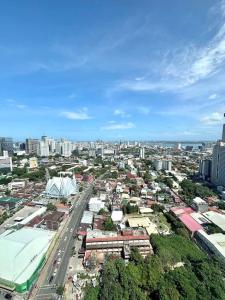 Pemandangan umum bagi Cebu City atau pemandangan bandar yang diambil dari hotel