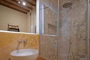 Vannituba majutusasutuses Delcorto Suites