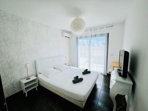 Posteľ alebo postele v izbe v ubytovaní Villa Livia Porticcio piscine 500m plage