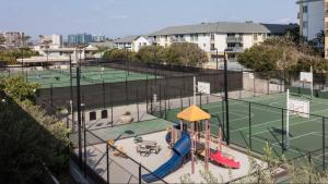 Tenis dan/atau kemudahan skuasy di Lux 2 Bedroom in MDR-Venice with GYM & HotTub atau berdekatan +21 gambar