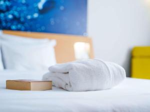 Postel nebo postele na pokoji v ubytování Novotel Saint Avold