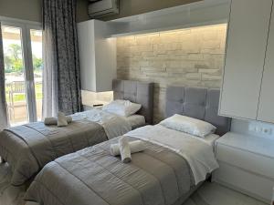 Postel nebo postele na pokoji v ubytování Evelina Luxury Suites in Corfu