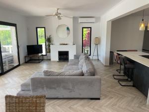 Khu vực ghế ngồi tại La Gavina - Spacious 5-Bedroom Villa with Private Pool in Javea