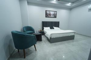 Letto o letti in una camera di Crazzy Days Hotel I Sonipat