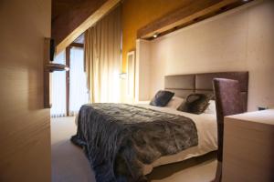 Llit o llits en una habitació de Hotel Belmonte