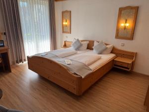 Postel nebo postele na pokoji v ubytování Hotel Restaurant Adler Stube