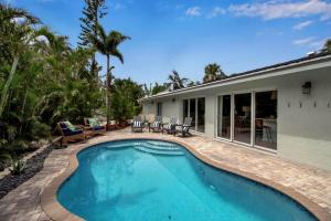 Swimmingpoolen hos eller tæt på Blissful Bungalow