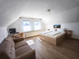 TV a/nebo společenská místnost v ubytování Landgasthof Kemter + 10 fotografií