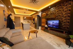 TV/trung tâm giải trí tại Private Room In Vegan Household Close To Valletta