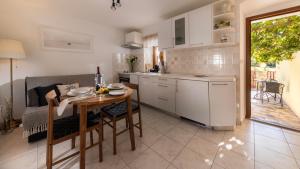 Kuchyň nebo kuchyňský kout v ubytování Apartment Mirjana NEW