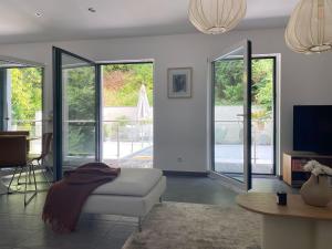 TV a/nebo společenská místnost v ubytování Boho Chic Penthouse