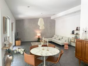 Posezení v ubytování Boho Chic Penthouse