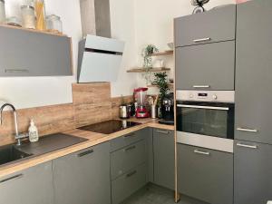 Kuchyň nebo kuchyňský kout v ubytování Boho Chic Penthouse