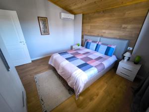 Llit o llits en una habitació de Albanian Traditions Legacy