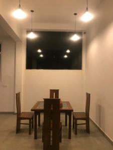 Un televizor și/sau centru de divertisment la Hudakala Villa Hantana
