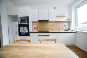 Kuchyň nebo kuchyňský kout v ubytování apartmány MAJKA