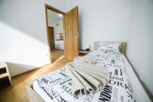 Postel nebo postele na pokoji v ubytování apartmány MAJKA