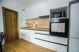 Kuchyň nebo kuchyňský kout v ubytování apartmány MAJKA
