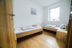 Postel nebo postele na pokoji v ubytování apartmány MAJKA