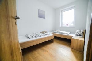 Postel nebo postele na pokoji v ubytování apartmány MAJKA