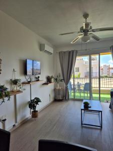 TV a/nebo společenská místnost v ubytování Sea view