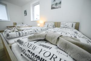 Postel nebo postele na pokoji v ubytování apartmány MAJKA