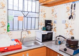 Kuchyň nebo kuchyňský kout v ubytování KGL Shortlet Apartment