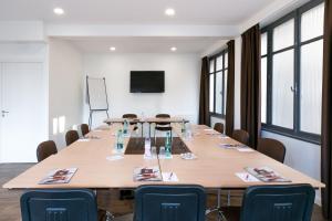 The business area and/or conference room at Hotel Foch Nancy Gare