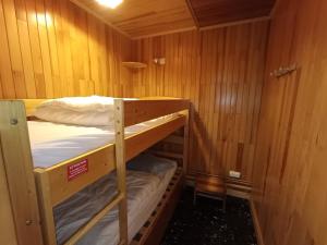 Poschodová posteľ alebo postele v izbe v ubytovaní Grand studio Montgenèvre - 4 pers - Sud - Parking - FR-1-445-182