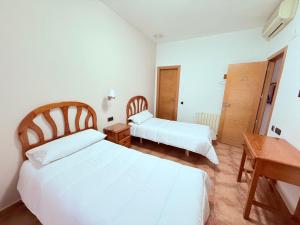 Postel nebo postele na pokoji v ubytování Hostal Castilla