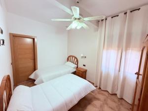Postel nebo postele na pokoji v ubytování Hostal Castilla