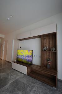 Galeriebild der Unterkunft Sea view Mercury Tower, Rooftop infinity Pool in St Julian's