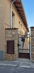 an entrance to a building with a black gate at Dimora Rosaspina in Adro