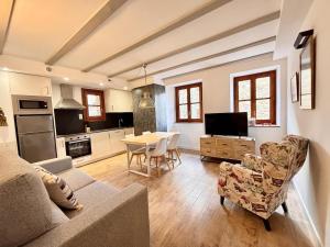 a living room with a couch and a table at BPIRINEOS-Pedronet in Benasque