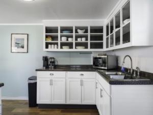 Køkken eller tekøkken på A Whelk on the Beach-Lower Duplex