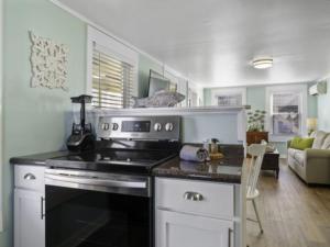 Køkken eller tekøkken på A Whelk on the Beach-Lower Duplex + 26 billeder