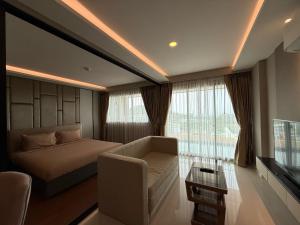 Χώρος καθιστικού στο Surin Mida Grande residence with jacuzzi and sea view - Bang Tao & Surin beach