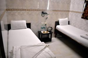 Postel nebo postele na pokoji v ubytování Hotel Kamal - Mumbai Hotels