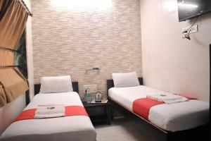 Postel nebo postele na pokoji v ubytování Hotel Kamal - Mumbai Hotels