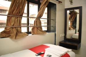 Postel nebo postele na pokoji v ubytování Hotel Kamal - Mumbai Hotels
