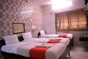 Postel nebo postele na pokoji v ubytování Hotel Kamal - Mumbai Hotels