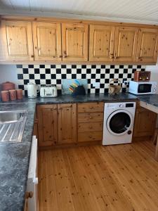 Gallery image of Beachcomber Cottages in Ballyconneely