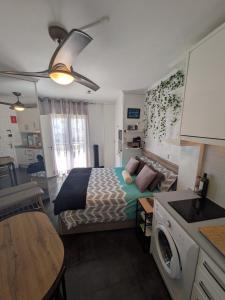 a bedroom with a bed and a kitchen at Estudio con Piscina, Playa y Wifi in Denia +25 photos